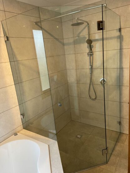 Frameless Shower Screen with 10mm Toughened Glass
